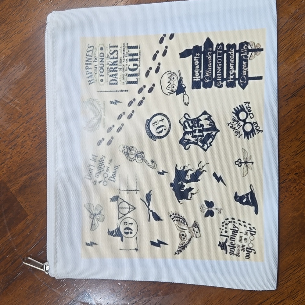 CRICUT ZIPPERED POUCH